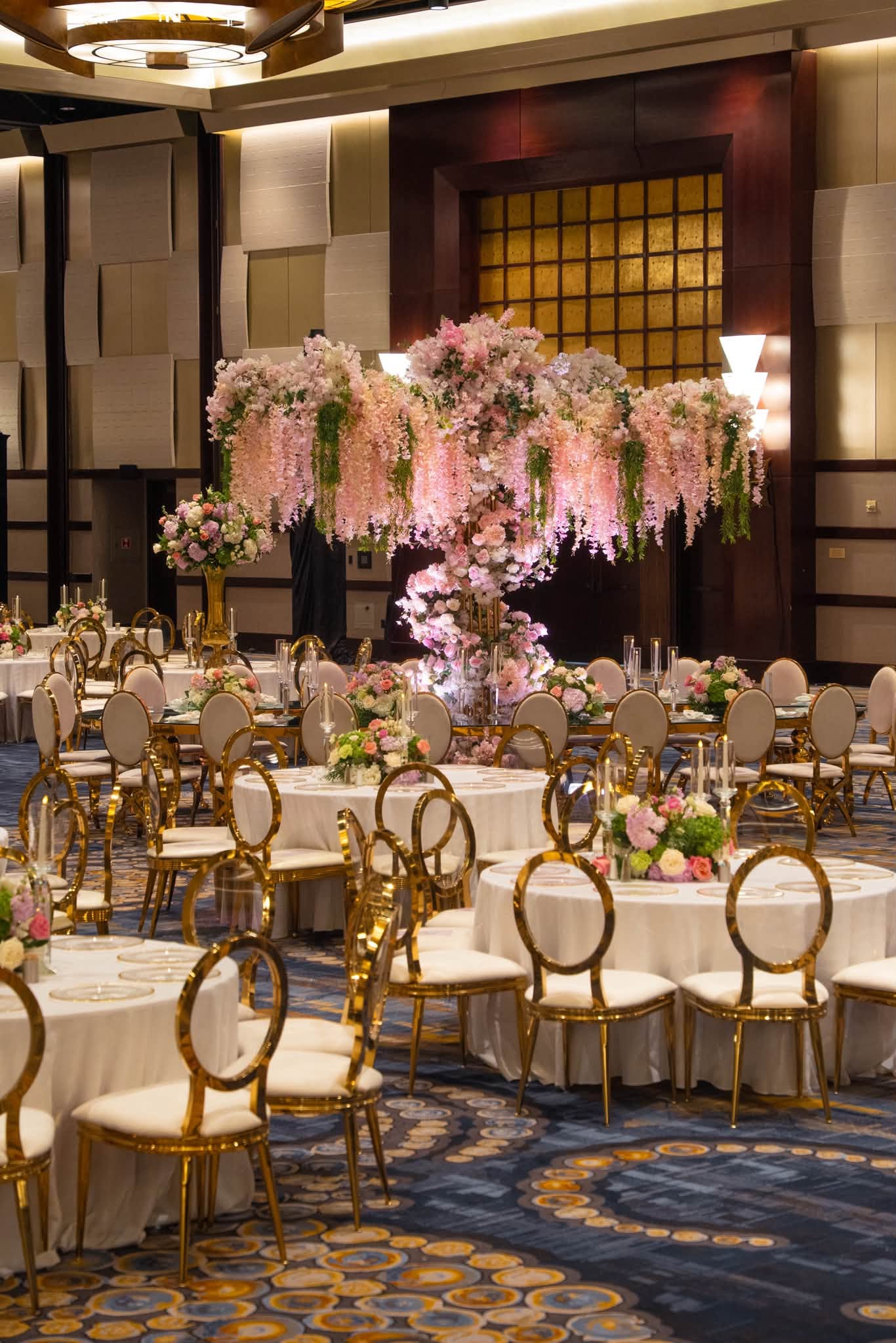 Premier Events & Decor luxury wedding full table overview